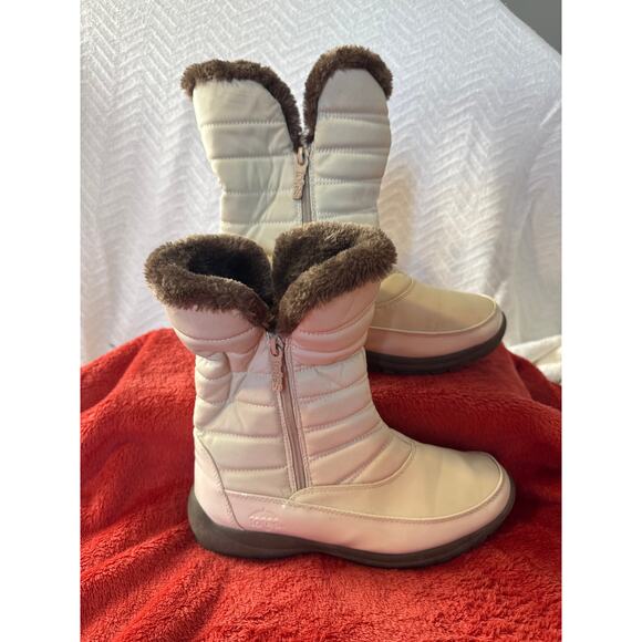 Totes Women’s White Faux Fur Quilted Winter Snow Boots Size 8M - Picture 4 of 7